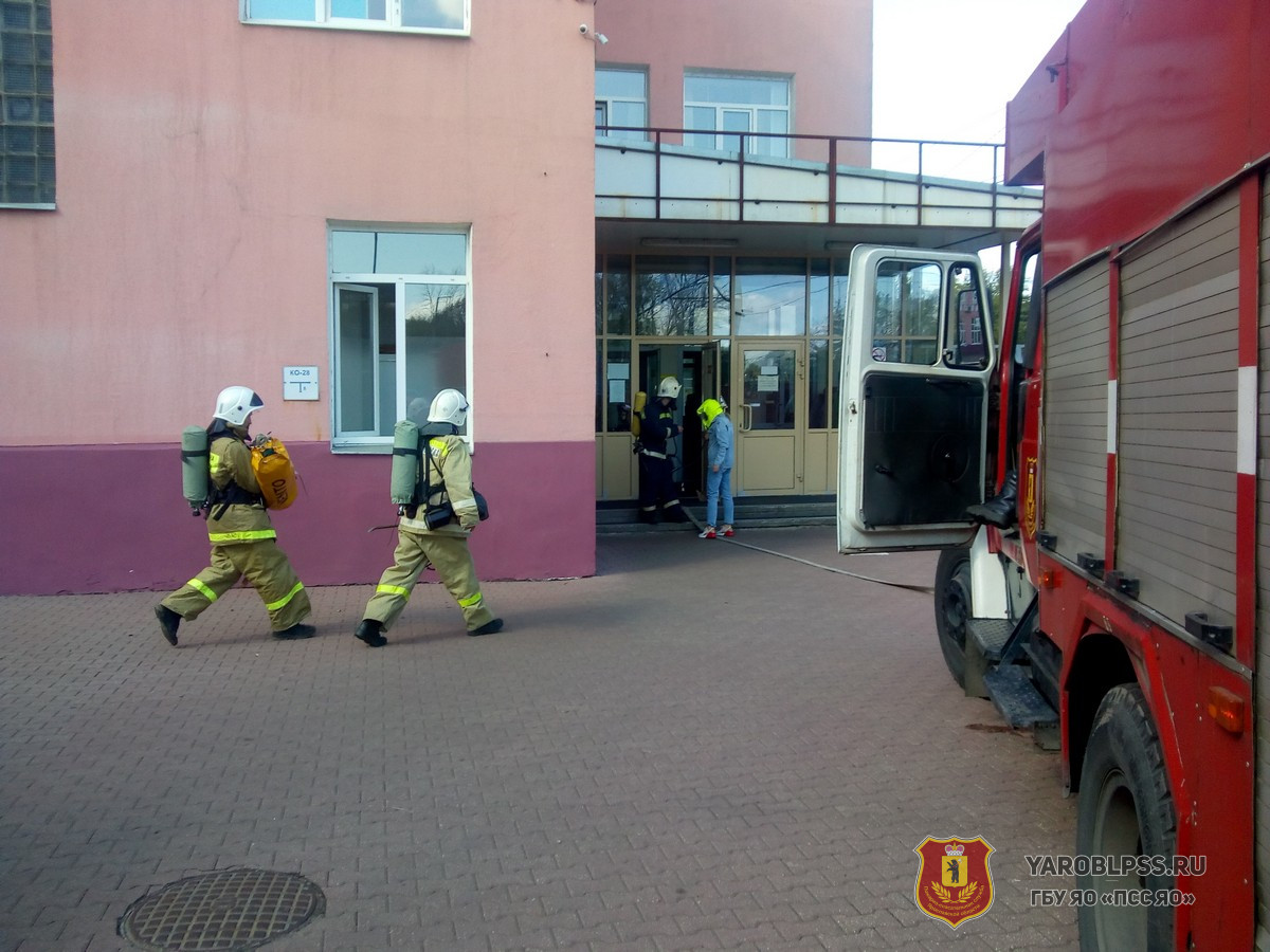 Организованная эвакуация. Пожарно спасательная служба Воронеж. ГБУ пожарно-спасательный центр форма. Пожарная на реагировании в заторе. 22 Пожарно-спасательное подразделение СПБ.