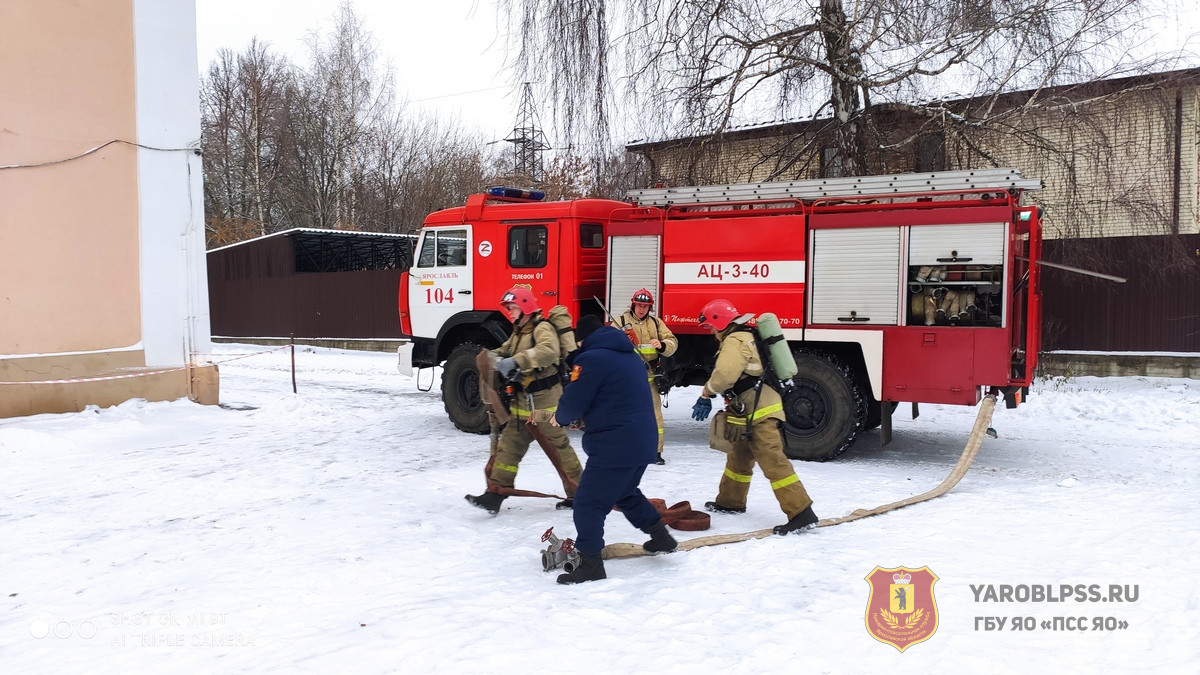 Пожарно-тактическое занятие с учебной эвакуацией в МОУ основная школа № 35  города Ярославль